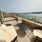 Battery House Hotel *