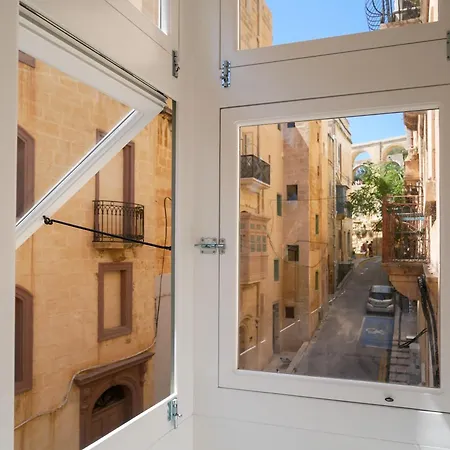 Battery House * Valletta