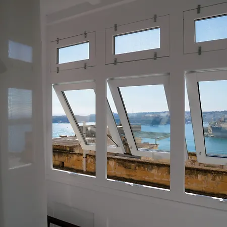 Battery House * Βαλέτα