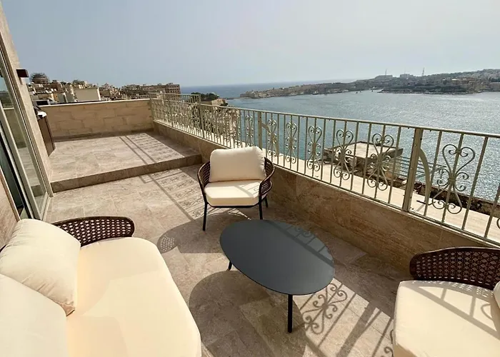 Battery House Hotel *